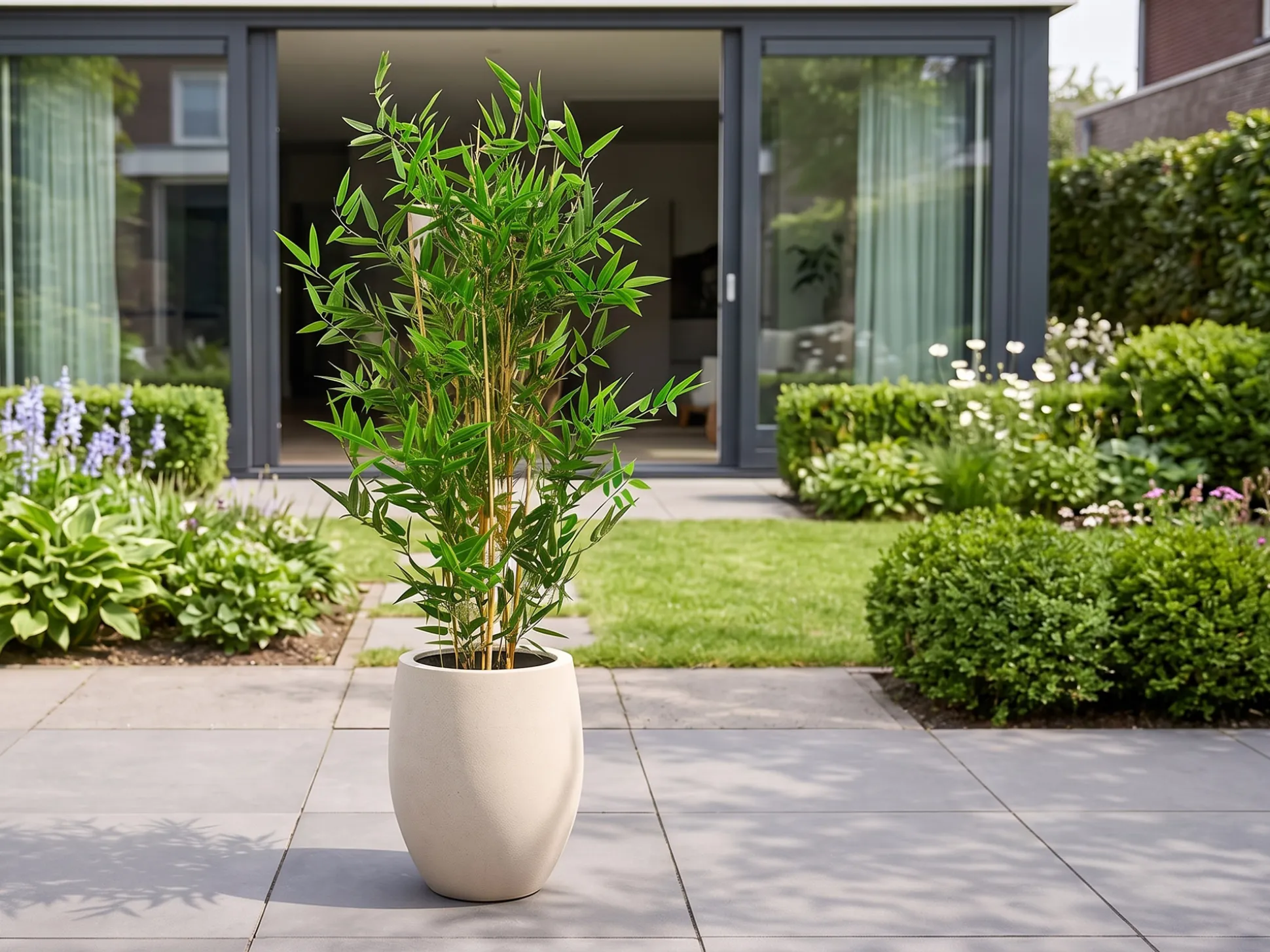 Designplants/Luca Lifestyle Japanse Bamboe kunstplant (h:90cm) met Grigio Tall Balloon bloempot