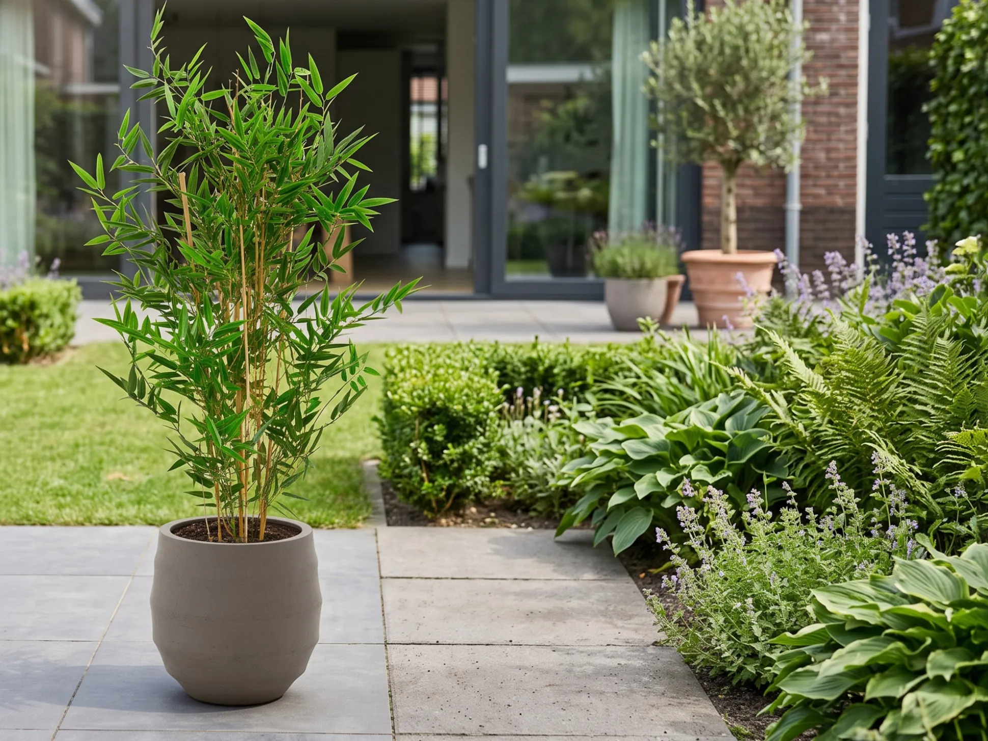 Designplants/Luca Lifestyle Japanse Bamboe kunstplant (h:90cm) met Bordo Balloon bloempot