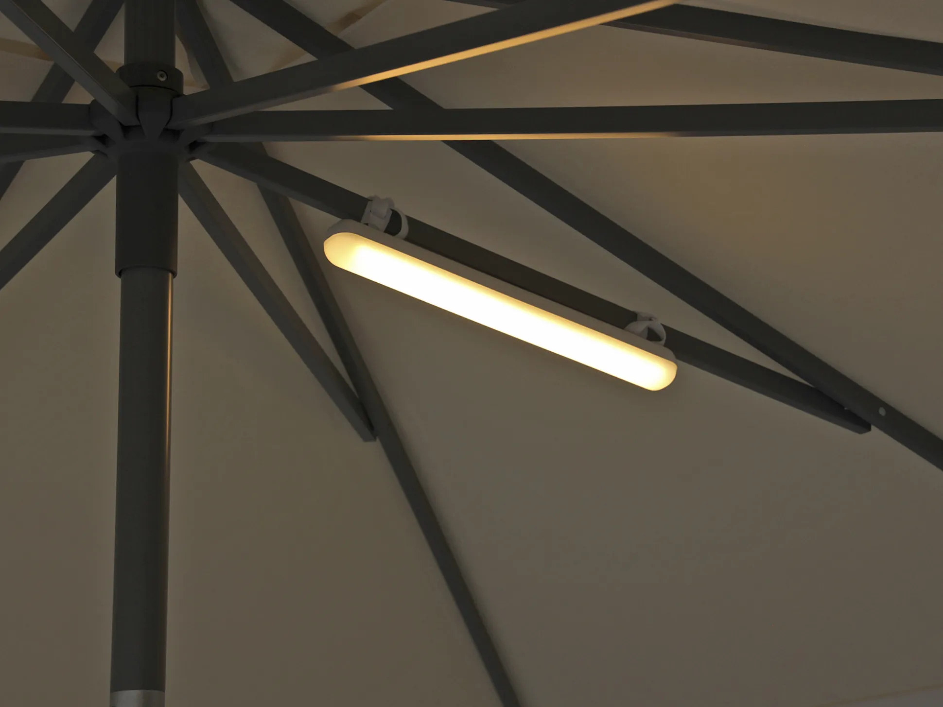 New Garden Banana buitenlamp led oplaadbaar dimbaar 35cm