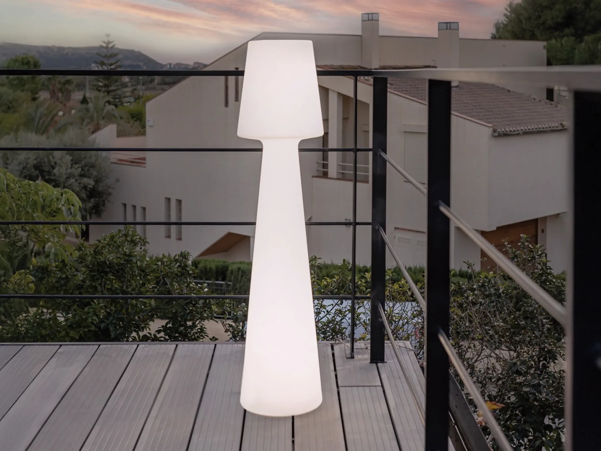 New Garden Lola staande buitenlamp led oplaadbaar dimbaar ø 45cm (h: 165cm)
